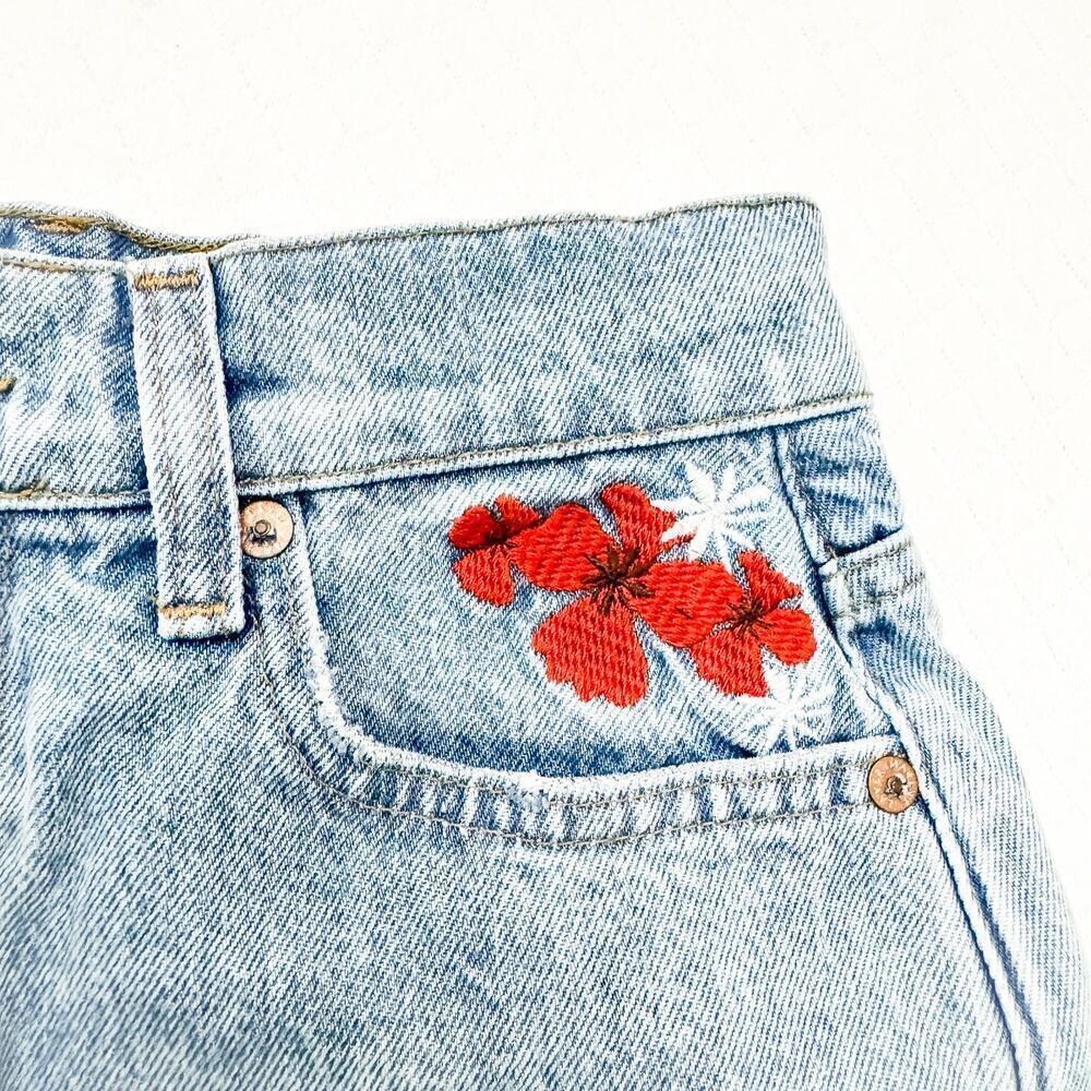 Marine Layer Sasha Flower Stitch Denim Shorts Light Jean Cutoff Raw Hem Size 26 - Picture 3 of 8